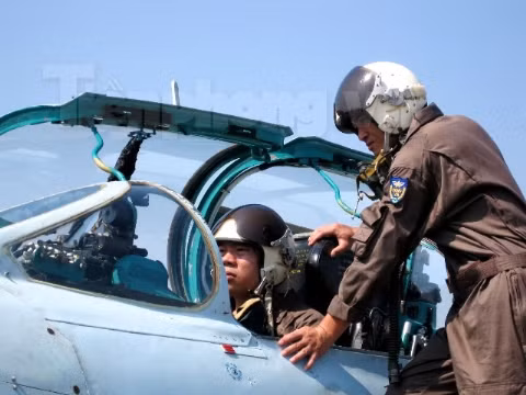 Kiểm tra các thông số an toàn trước giờ bay.