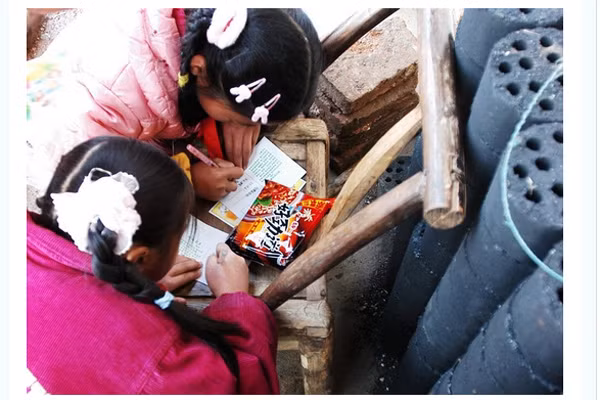 Cứ ngày này qua tháng khác, khẩu phần ăn của các em chỉ là như thế này. Cứ ngày này qua tháng khác, khẩu phần ăn của các em chỉ là như thế này.