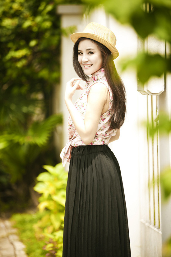 Nữ ca sĩ "Đồng xanh" – Vy Oanh cho hay: "Tôi hoạt động nghệ thuật để thỏa mãn đam mê của mình, không bị sức ép của danh vọng và tiền bạc. Tôi đang ung dung dạo chơi trên con đường riêng biệt của mình". Nữ ca sĩ "Đồng xanh" – Vy Oanh cho hay: "Tôi hoạt động nghệ thuật để thỏa mãn đam mê của mình, không bị sức ép của danh vọng và tiền bạc. Tôi đang ung dung dạo chơi trên con đường riêng biệt của mình".