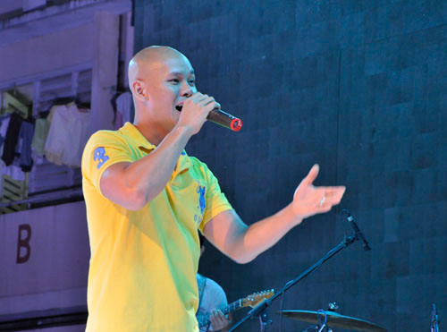 Phan Đình Tùng xuất hiện trong buổi tổng duyệt liveshow Nguyễn Văn Chung và những người bạn vào tối 20.10 Phan Đình Tùng xuất hiện trong buổi tổng duyệt liveshow Nguyễn Văn Chung và những người bạn vào tối 20.10