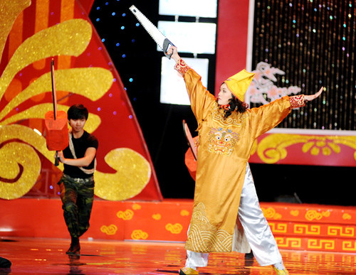 Nhắc đến các vai diễn "để đời" của Vân Dung thì không thể không nói tới các vai Táo bà trong các vở diễn Táo quân cuối năm.