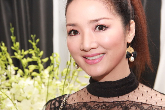 Sức hút của Hoa hậu Giáng My không hề thua kém giữa bữa tiệc sang. Sức hút của Hoa hậu Giáng My không hề thua kém giữa bữa tiệc sang.