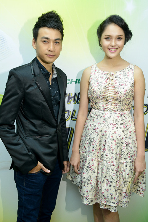 Á hậu Hoàng Anh nổi bật trong dàn sao khi sánh bước cùng trai đẹp Ngọc Thuận đi xem đêm chung kết của “Thử thách cùng bước nhảy” tối 20/10 tại nhà thi đấu Maximax (TP.HCM). Á hậu Hoàng Anh nổi bật trong dàn sao khi sánh bước cùng trai đẹp Ngọc Thuận đi xem đêm chung kết của “Thử thách cùng bước nhảy” tối 20/10 tại nhà thi đấu Maximax (TP.HCM).