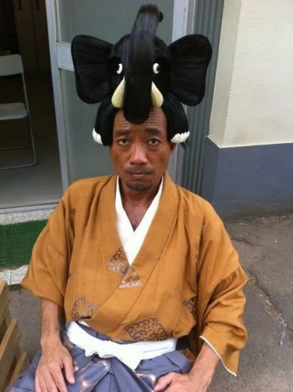 Cụ ông điệu đà. Cụ ông điệu đà.