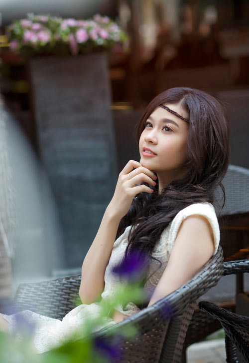 Khi được hỏi có muốn con nối nghiệp cha mẹ không, Quỳnh Anh thoáng băn khoăn: “Không. Bước chân vào showbiz đồng nghĩa với việc phải đương đầu rất nhiều áp lực và búa rìu dư luận. Vợ chồng mình đặt tên con là Cát An vì mong sau này con sẽ có cuộc sống bình yên, hạnh phúc. Nhưng mình cũng không muốn ép buộc con. Nếu sau này lớn, con thích nghề diễn viên hay ca sĩ … mình vẫn ủng hộ.” (Theo Eva) Khi được hỏi có muốn con nối nghiệp cha mẹ không, Quỳnh Anh thoáng băn khoăn: “Không. Bước chân vào showbiz đồng nghĩa với việc phải đương đầu rất nhiều áp lực và búa rìu dư luận. Vợ chồng mình đặt tên con là Cát An vì mong sau này con sẽ có cuộc sống bình yên, hạnh phúc. Nhưng mình cũng không muốn ép buộc con. Nếu sau này lớn, con thích nghề diễn viên hay ca sĩ … mình vẫn ủng hộ.” (Theo Eva)