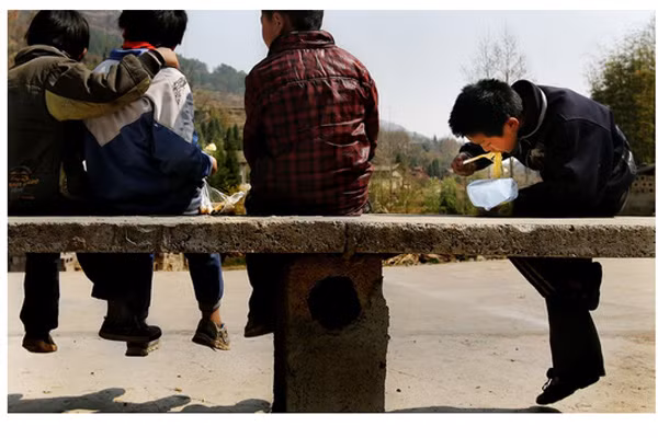 Cận cảnh bữa ăn xót lòng của các em. Cận cảnh bữa ăn xót lòng của các em.