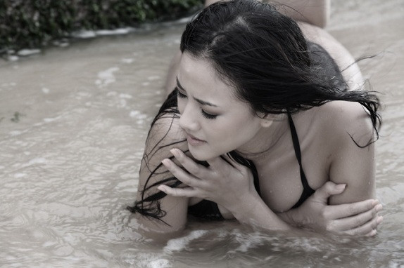 Trong MV mới, Maya sẽ kết hợp cùng nhạc sĩ Dương Khắc Linh với ca khúc "Phút giây bên nhau". Trong MV mới, Maya sẽ kết hợp cùng nhạc sĩ Dương Khắc Linh với ca khúc "Phút giây bên nhau".