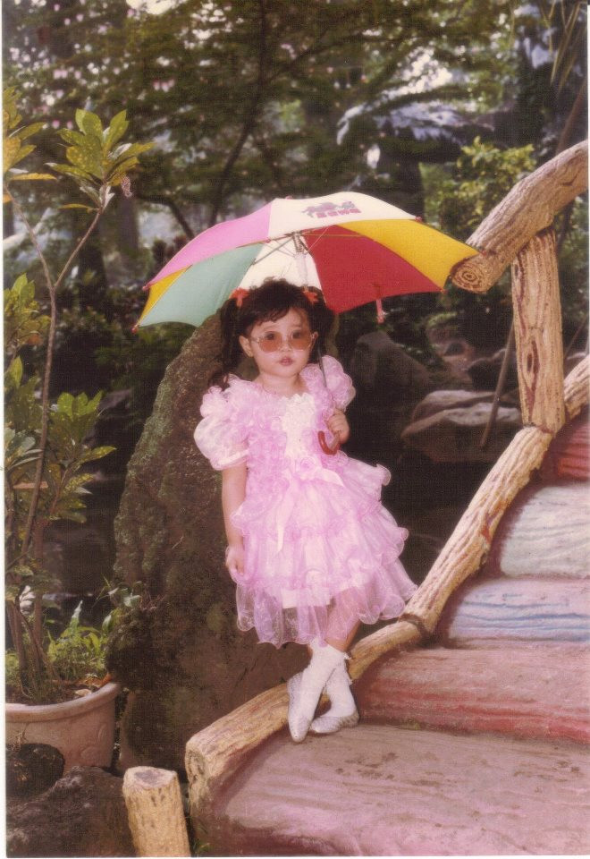 Bức ảnh bé thơ của Midu. Bức ảnh bé thơ của Midu.