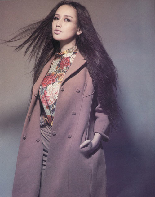 Mai Phương Thúy cho biết sẽ tạm dừng hoạt động nghệ thuật: “Tôi thấy đã đến giai đoạn mình phải trưởng thành hơn. Cần phải làm việc đúng với chuyên môn của mình. Đầu tư tài chính sẽ là con đường lâu dài hơn. Tôi không có năng khiếu nghệ thuật nên tôi không muốn tham gia các hoạt động về bề nổi quá nhiều, với lại đây cũng không phải con đường tôi chọn. Tôi vừa tốt nghiệp, khoảng thời gian này tôi sẽ tạm nghỉ ngơi, đi du lịch và bắt đầu đi làm, học cao học. Còn hoạt động nghệ thuật, tôi sẽ dừng lại từ từ và không tham gia nhiều nữa.” Mai Phương Thúy cho biết sẽ tạm dừng hoạt động nghệ thuật: “Tôi thấy đã đến giai đoạn mình phải trưởng thành hơn. Cần phải làm việc đúng với chuyên môn của mình. Đầu tư tài chính sẽ là con đường lâu dài hơn. Tôi không có năng khiếu nghệ thuật nên tôi không muốn tham gia các hoạt động về bề nổi quá nhiều, với lại đây cũng không phải con đường tôi chọn. Tôi vừa tốt nghiệp, khoảng thời gian này tôi sẽ tạm nghỉ ngơi, đi du lịch và bắt đầu đi làm, học cao học. Còn hoạt động nghệ thuật, tôi sẽ dừng lại từ từ và không tham gia nhiều nữa.”