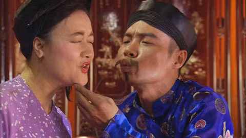 Không chỉ hài hước về phục trang, lối diễn của Vân Dung cũng rất dí dỏm.