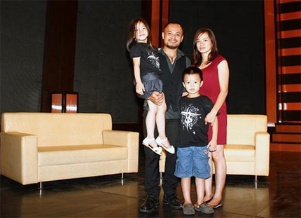 Khi được hỏi thị phi tình ái ở The Voice có ảnh hưởng đến gia đình anh không, Trần Lập cho biết: "Vì nó rất riêng tư và gia đình tôi rất vững chắc nên không có gì ảnh hưởng. Những điều đó là vớ vẩn, quan tâm làm gì” Khi được hỏi thị phi tình ái ở The Voice có ảnh hưởng đến gia đình anh không, Trần Lập cho biết: "Vì nó rất riêng tư và gia đình tôi rất vững chắc nên không có gì ảnh hưởng. Những điều đó là vớ vẩn, quan tâm làm gì”