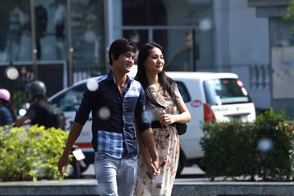 Tuy nhiên, người đẹp Hải Dương giải thích, cô ghi hình cho chương trình "Sống đẹp" của VTV, trong đó cô đảm nhận nhân vật chính khi phải trải qua nhiều tình huống văn hóa ứng xử thường xảy ra trong cuộc sống thường nhật.