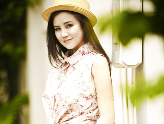 Chị chia sẻ: “Tôi luôn mong muốn được làm một người nghệ sĩ chân chính và được sống trong một môi trường nghệ thuật lành mạnh và trong sạch. Bản thân tôi đang cố gắng để góp một phần nhỏ của mình với hy vọng có được cái nhìn tốt đẹp hơn cho nghệ sĩ.” (Theo Zing) Chị chia sẻ: “Tôi luôn mong muốn được làm một người nghệ sĩ chân chính và được sống trong một môi trường nghệ thuật lành mạnh và trong sạch. Bản thân tôi đang cố gắng để góp một phần nhỏ của mình với hy vọng có được cái nhìn tốt đẹp hơn cho nghệ sĩ.” (Theo Zing)