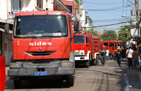 Đốt vàng mã cúng ông Táo, thiêu rụi gần chục căn nhà, 7 xe máy ảnh 6