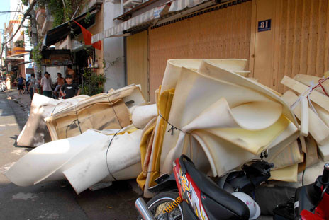 Đốt vàng mã cúng ông Táo, thiêu rụi gần chục căn nhà, 7 xe máy ảnh 12