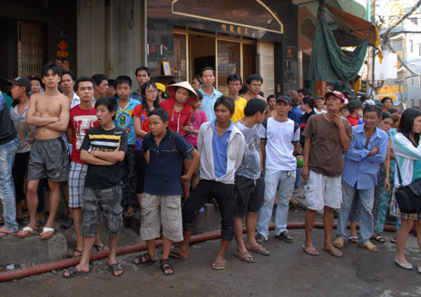 Nhiều người dân bàng hoàng sau vụ cháy lớn