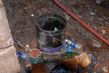 Đốt vàng mã cúng ông Táo, thiêu rụi gần chục căn nhà, 7 xe máy ảnh 9