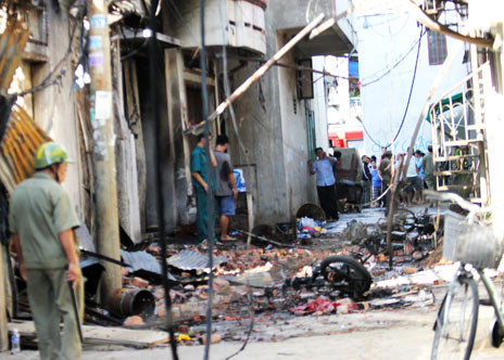 Đốt vàng mã cúng ông Táo, thiêu rụi gần chục căn nhà, 7 xe máy ảnh 8