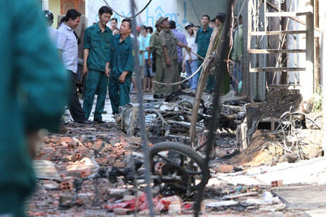 7 chiếc xe máy bị thiêu rụi trơ khung