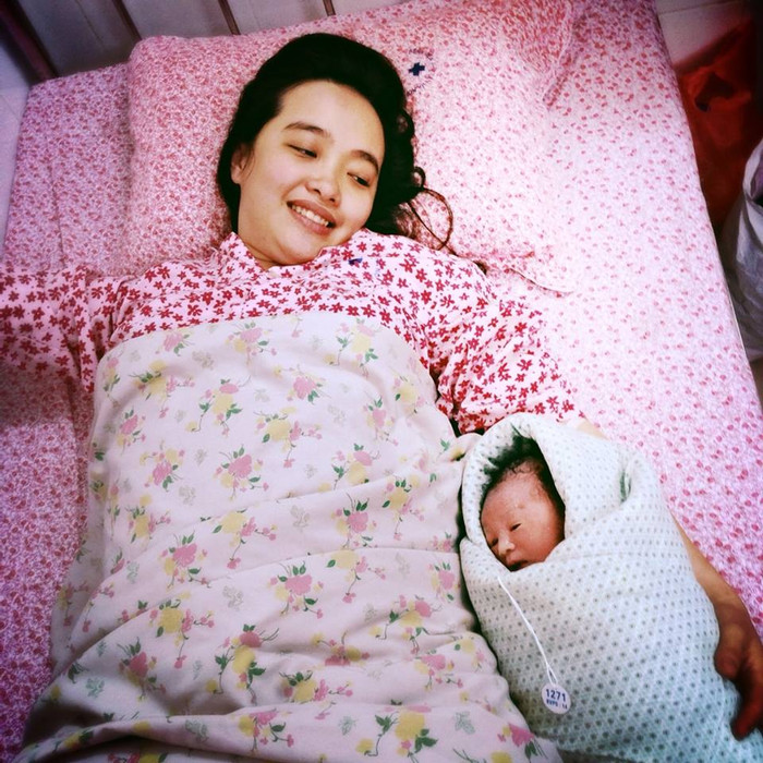 Lê Việt Ngọc Mai và đứa con vừa mới chào đời