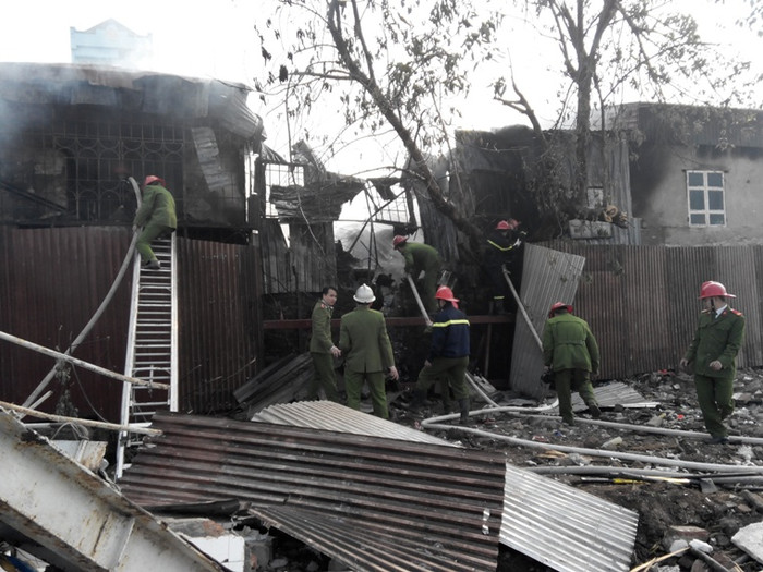 Lực lượng cảnh sát PCCC đã có mặt tại hiện trường để cứu chữa