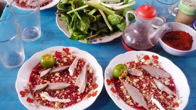 Tiết canh, món khoái khẩu được khuyến cáo nhiễm virút nguy hiểm Tiết canh, món khoái khẩu được khuyến cáo nhiễm virút nguy hiểm