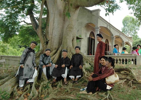 Sức sống của hát xoan chính là tổng hợp của loại hình hát lễ nghi với hát giao duyên, tồn tại lâu dài và được người già đến người trẻ yêu thích (Ảnh: Internet). Sức sống của hát xoan chính là tổng hợp của loại hình hát lễ nghi với hát giao duyên, tồn tại lâu dài và được người già đến người trẻ yêu thích (Ảnh: Internet).