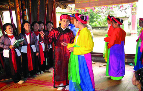 Hát Xoan được xem là tiếng hát dâng thần linh, cầu chúc, khấn nguyện thần linh ban phúc cho dân làng...(Ảnh: Internet). Hát Xoan được xem là tiếng hát dâng thần linh, cầu chúc, khấn nguyện thần linh ban phúc cho dân làng...(Ảnh: Internet).