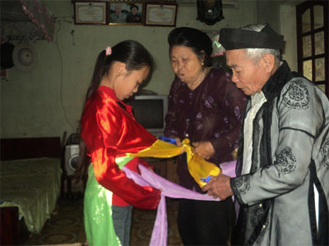 Sức sống của hát xoan chính là tổng hợp của loại hình hát lễ nghi với hát giao duyên, tồn tại lâu dài và được người già đến người trẻ yêu thích (Ảnh: Internet). Sức sống của hát xoan chính là tổng hợp của loại hình hát lễ nghi với hát giao duyên, tồn tại lâu dài và được người già đến người trẻ yêu thích (Ảnh: Internet).