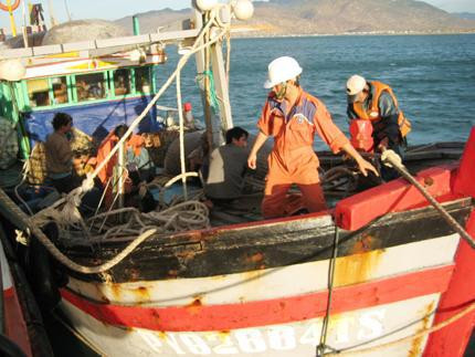 Nhân dân điện tử đưa tin, Trung tâm phối hợp tìm kiếm cứu nạn hàng hải Việt Nam (Vietnam MRCC) cho biết, vào lúc 7 giờ 20 phút sáng nay 20-2, tàu SAR đã cứu nạn thành công và đưa toàn bộ chín thuyền viên tàu cá PY-92684 cập bến an toàn ở Ninh Thuận.