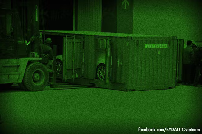 Thực hư thông tin về chiếc Bugatti thứ 2 về Việt Nam hiện vẫn đang là một dấu hỏi lớn đối với giới chơi xe và dư luận trong nước. Thực hư thông tin về chiếc Bugatti thứ 2 về Việt Nam hiện vẫn đang là một dấu hỏi lớn đối với giới chơi xe và dư luận trong nước.