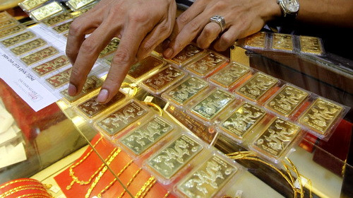 Tuổi trẻ Online đưa tin, sáng 20-2, giá vàng trong nước tăng 100.000 đồng/lượng sau nhiều phiên lình xình ở mức 44,7 triệu đồng/lượng trong tuần qua. Giá vàng trong nước tăng nhẹ, trong khi giao dịch phiên châu Á tăng đến 12 USD/ounce. Ảnh minh họa: Reuters