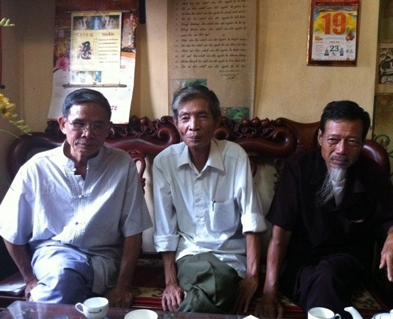 Các hội viên người cao tuổi khu Cổ Mễ đề nghị cơ quan chức năng xem xét lại việc khởi tố cụ Tuyến và cụ Đàng Các hội viên người cao tuổi khu Cổ Mễ đề nghị cơ quan chức năng xem xét lại việc khởi tố cụ Tuyến và cụ Đàng