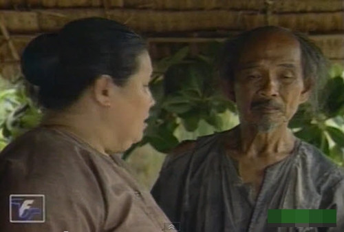 NSƯT Hồ Kiểng sinh năm 1926 tại Phước Long, Giồng Trôm, Bến Tre. Ông tham gia đóng phim từ 1959. (ảnh trong phim Đất Phương Nam). NSƯT Hồ Kiểng sinh năm 1926 tại Phước Long, Giồng Trôm, Bến Tre. Ông tham gia đóng phim từ 1959. (ảnh trong phim Đất Phương Nam).