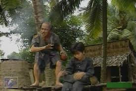 Năm 2006, ông được Trung tâm sách Kỷ lục Việt Nam công nhận là "Nghệ sĩ đóng nhiều vai phụ trong nhiều bộ phim Việt Nam nhất". (hình ảnh trong phim Đất Phương Nam).Năm 1997, Hồ Kiểng được nhà nước phong tặng danh hiệu Nghệ sĩ ưu tú. Năm 2006, ông được Trung tâm sách Kỷ lục Việt Nam công nhận là "Nghệ sĩ đóng nhiều vai phụ trong nhiều bộ phim Việt Nam nhất". (hình ảnh trong phim Đất Phương Nam).Năm 1997, Hồ Kiểng được nhà nước phong tặng danh hiệu Nghệ sĩ ưu tú.