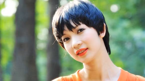 Xuân Lan vẫn muốn được gọi là "người mẫu Xuân Lan". Xuân Lan vẫn muốn được gọi là "người mẫu Xuân Lan".