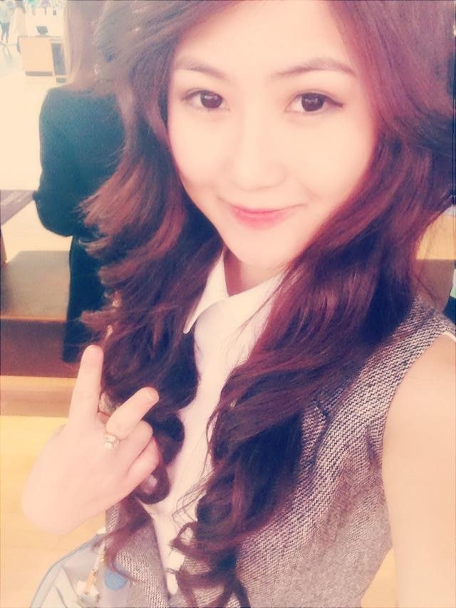 Quán quân The Voice mùa đầu tiên rất bức xúc trước sự việc tên mình bị gắn với chuyện tình cảm của Bùi Anh Tuấn. Quán quân The Voice mùa đầu tiên rất bức xúc trước sự việc tên mình bị gắn với chuyện tình cảm của Bùi Anh Tuấn.