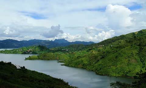 Một góc khác của hồ.