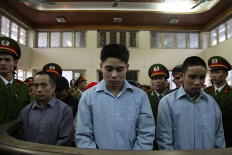 "Sát thủ" Lê Văn Luyện trong phòng xử án "Sát thủ" Lê Văn Luyện trong phòng xử án