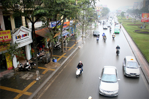 Phố Trần Duy Hưng cũng thông thoáng.