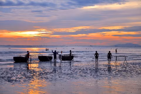 Bình minh trên biển Cửa Lò. Bình minh trên biển Cửa Lò.