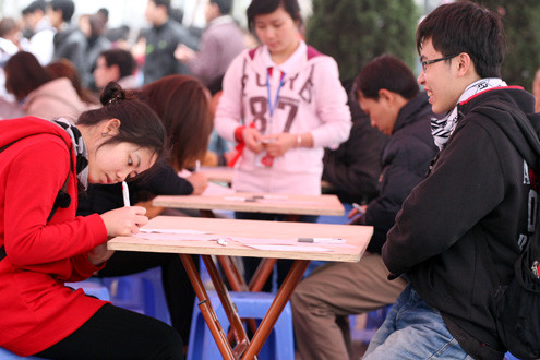 Cùng nhau ghi tên đăng ký hiến máu. Cùng nhau ghi tên đăng ký hiến máu.