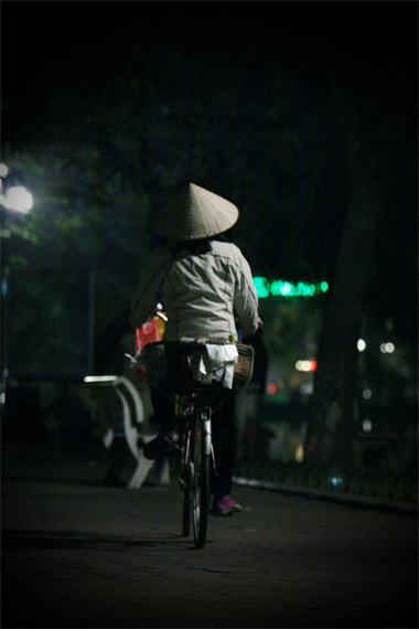 Người bán hàng rong đêm. Người bán hàng rong đêm.