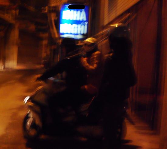 Hết đôi này ra thì sẽ có đôi khác vào nên các nhà nghỉ trong các ngày lễ đặc biệt thường rất nhộn nhịp. Hết đôi này ra thì sẽ có đôi khác vào nên các nhà nghỉ trong các ngày lễ đặc biệt thường rất nhộn nhịp.