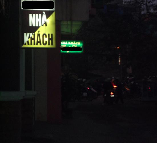 Ngay từ xẩm tối ngày 13/2, tại các nhà nghỉ, khách sạn đã rất đông các cặp tình nhân đến đặt phòng trước do lo không có chỗ để nghỉ ngơi. Ngay từ xẩm tối ngày 13/2, tại các nhà nghỉ, khách sạn đã rất đông các cặp tình nhân đến đặt phòng trước do lo không có chỗ để nghỉ ngơi.