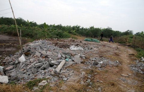 Căn nhà 2 tầng ở giữa đầm của gia đình ông Đoàn Văn Vươn bị coi là hiện trường vụ án, đã bị phá. Ảnh: Nguyễn Hưng. Căn nhà 2 tầng ở giữa đầm của gia đình ông Đoàn Văn Vươn bị coi là hiện trường vụ án, đã bị phá. Ảnh: Nguyễn Hưng.