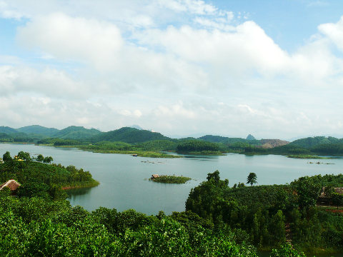 Khu du lịch Thác Bà (Yên Bái). Khu du lịch Thác Bà (Yên Bái).