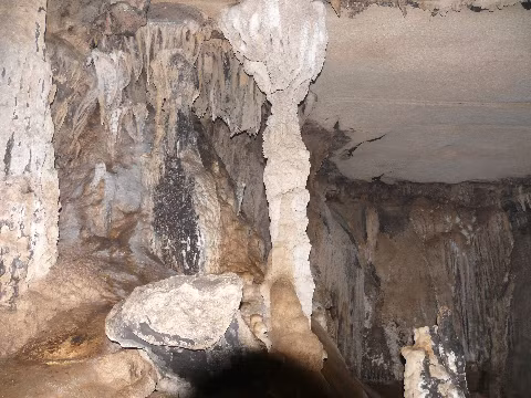 Lung linh muôn màu nhũ đá động Nguyên Hùng của đất ngọc (Làng Lạnh Lục Yên -Yên Bái) cũng cùng chung số phận.