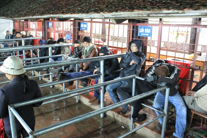 Không ai bảo ai, mỗi người nhận một chỗ.