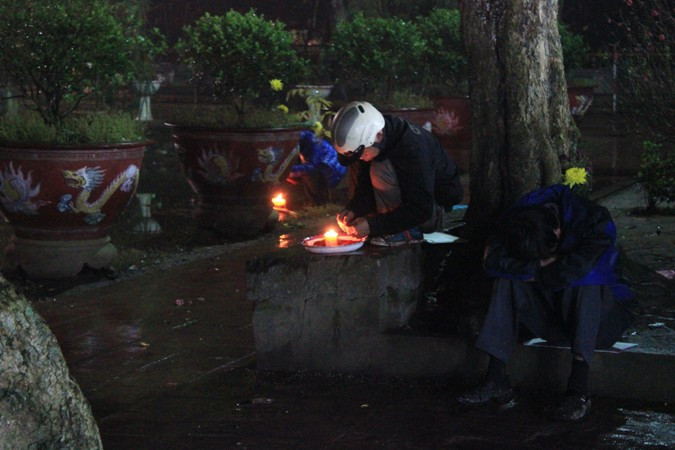 Tìm hơi ấm trong đêm rét.